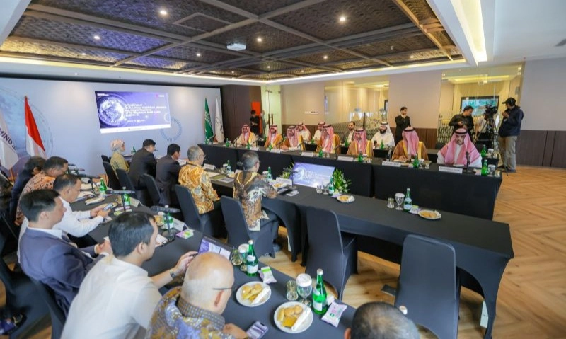 <p id="isPasted">Arab Saudi Minta Bantuan RI Garap Cadangan Mineral Senilai US$2,5 Triliun</p>