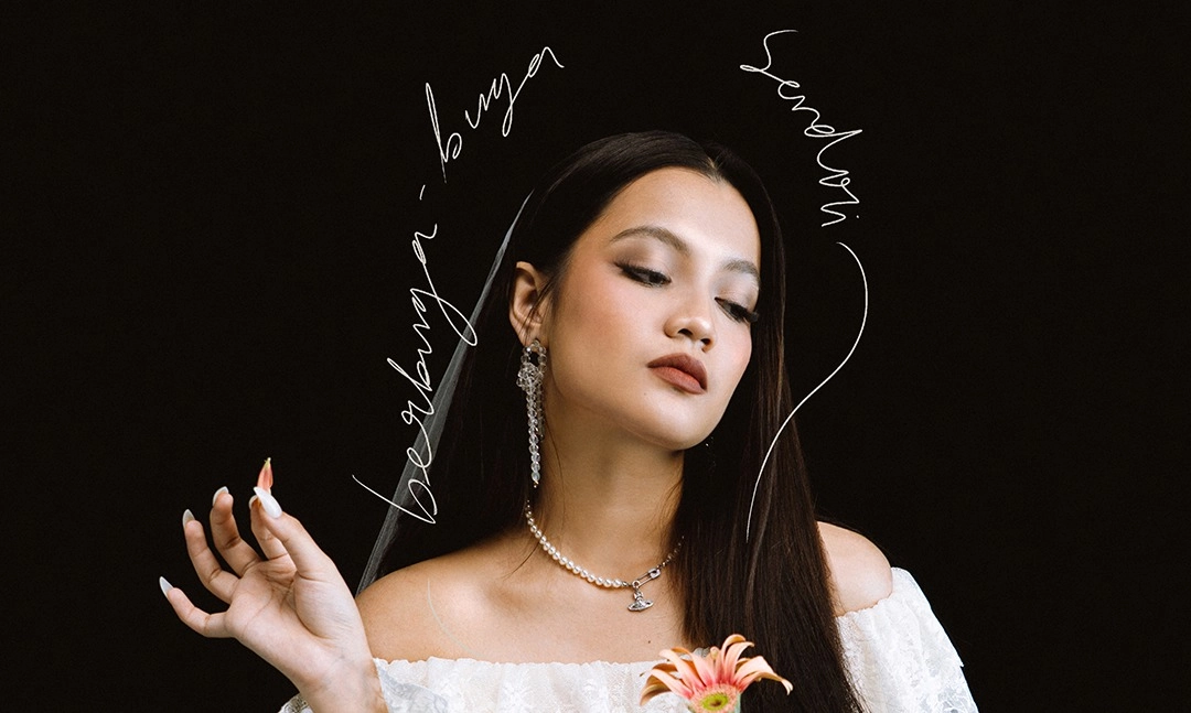 <p>Aruma Cerita Kasih Tak Berbalas Di Single &quot;Berbunga-Bunga Sendiri&quot;</p>