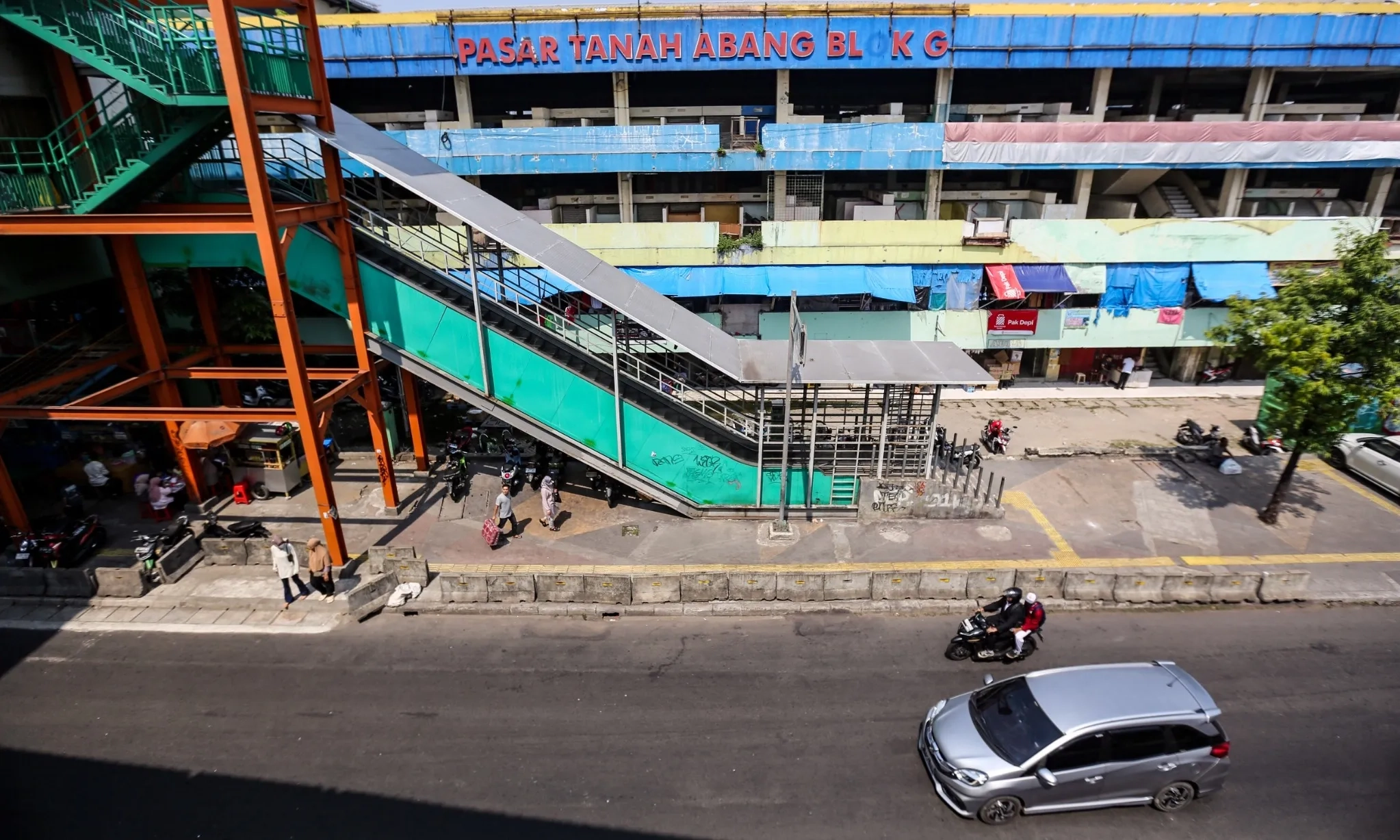 <p>Pramono Perintahkan Satpol PP Tata Parkir Liar Tanah Abang</p>