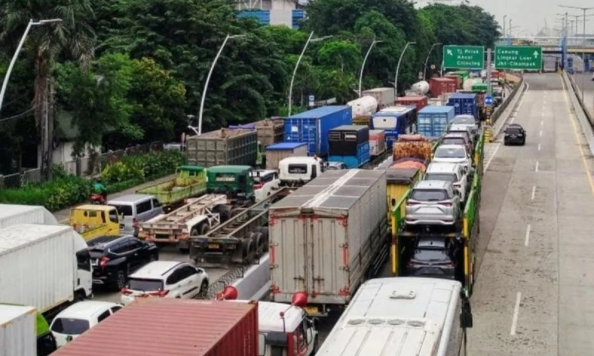 <p>Tanjung Priok Macet Total, Pramono Minta Maaf</p>