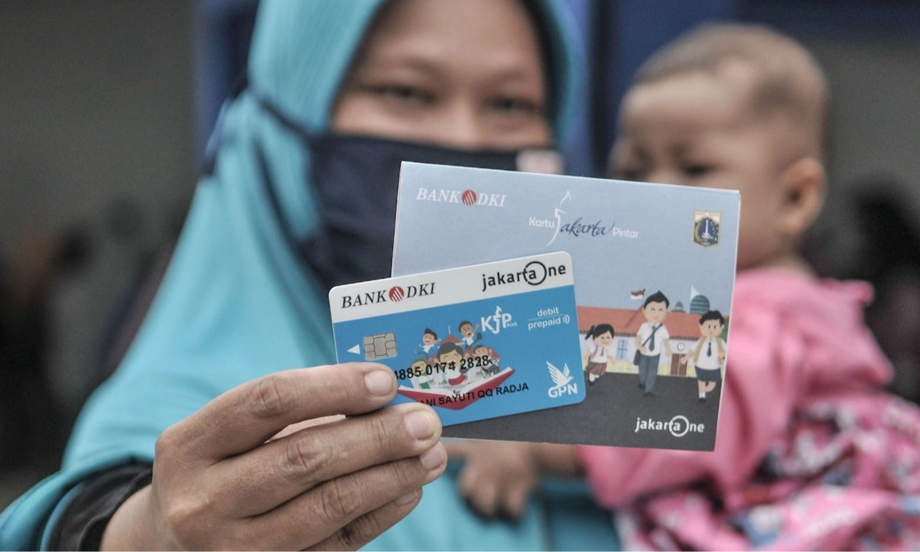 <p id="isPasted">Dana Aman, Bank DKI Klaim Transaksi Nontunai KJP Plus Lewat EDC Lancar</p>