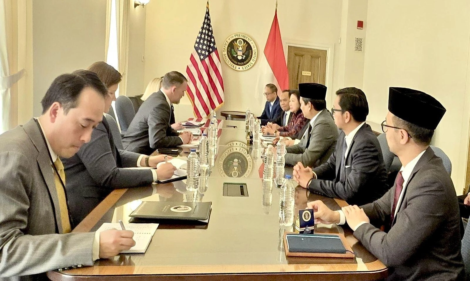 <p id="isPasted">Negosiasi Tarif AS Ditarget Rampung dalam 60 Hari, Ekonom Peringatkan Hal Ini</p>