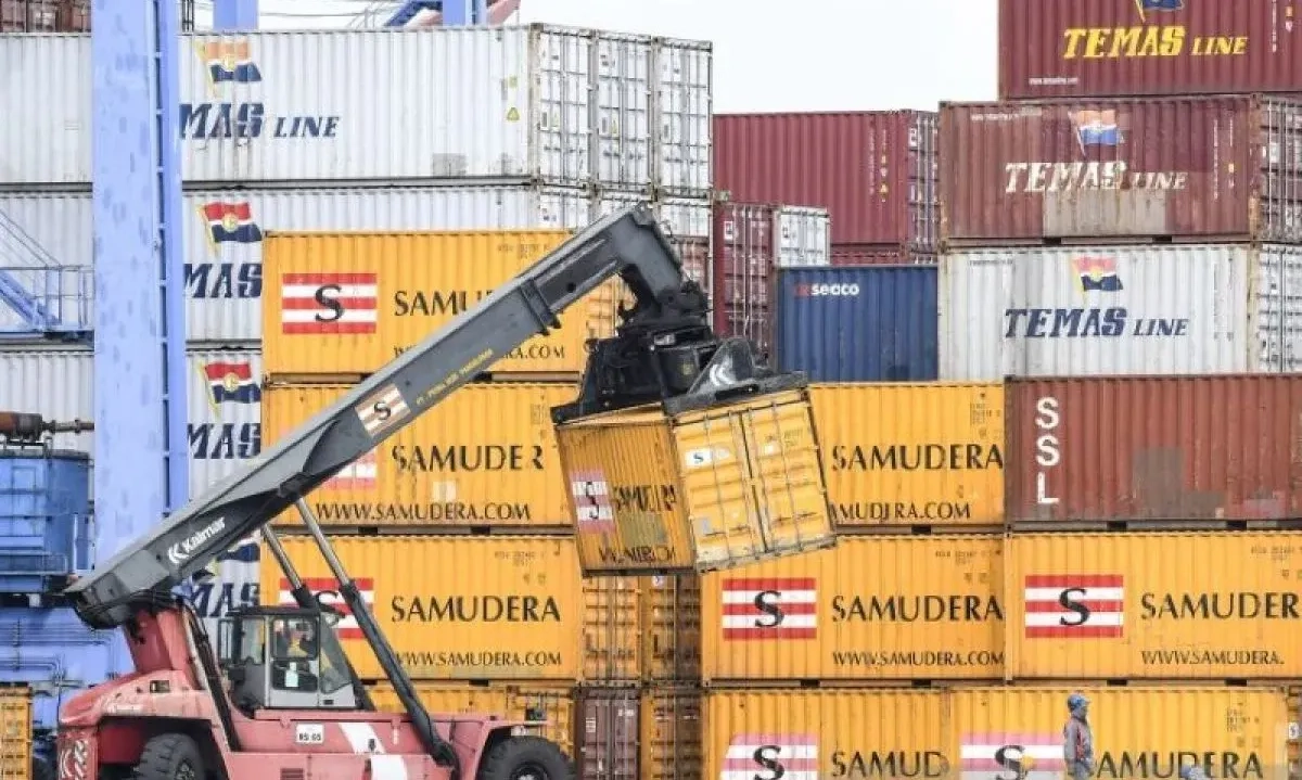 <p dir="ltr" id="isPasted">Impor RI Maret 2025 Masih Naik 0,38%, Ini Penyebabnya</p>