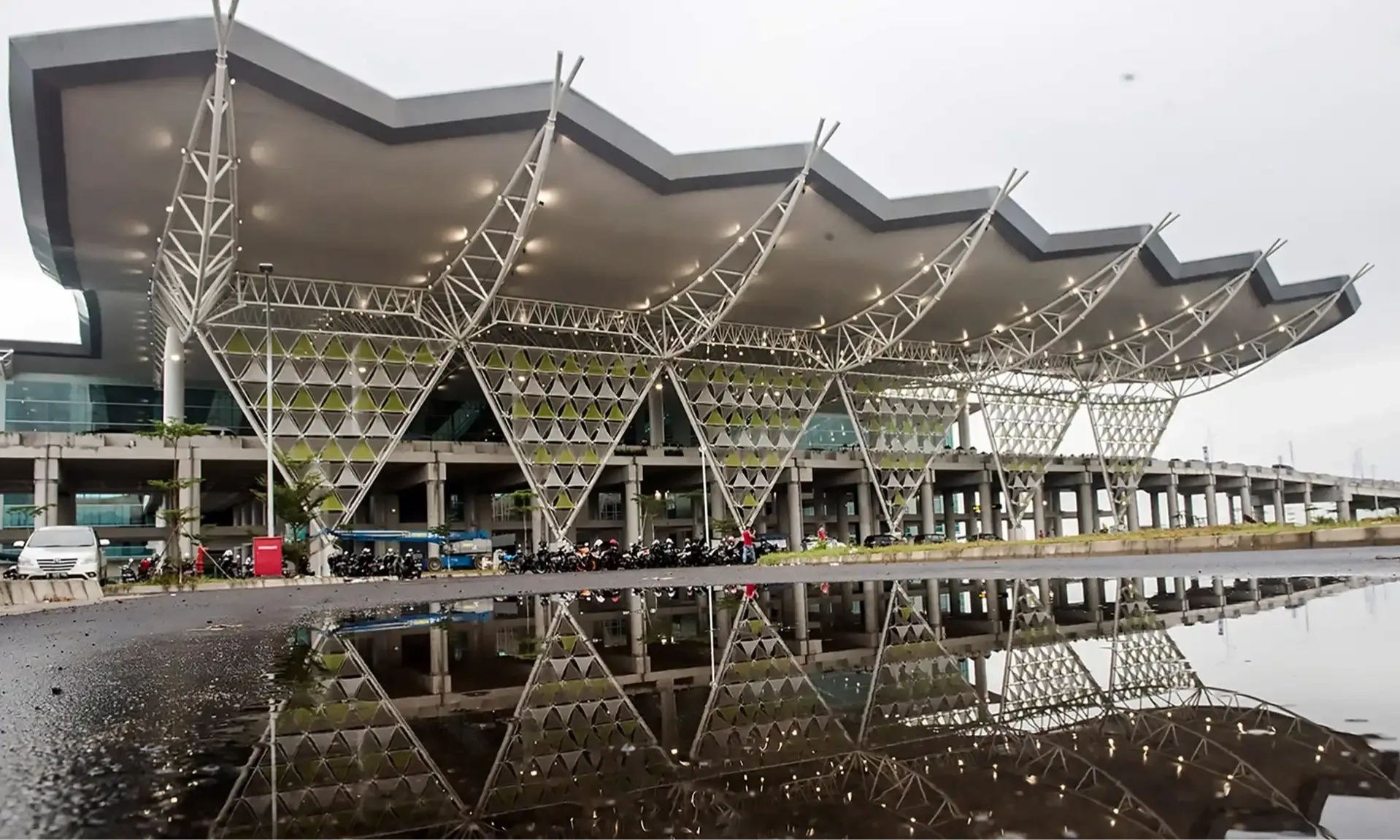 <p id="isPasted">Menhub Tingkatkan Transportasi Dukung Maskapai Beroperasi Di BIJB Kertajati</p>