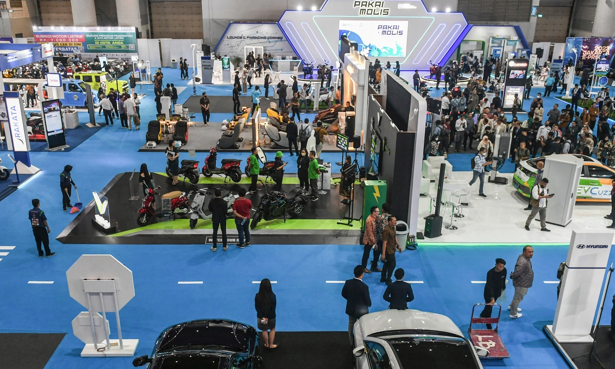 <p>Daftar Mobil Listrik Baru Yang Rilis Di Ajang PEV 2025</p>