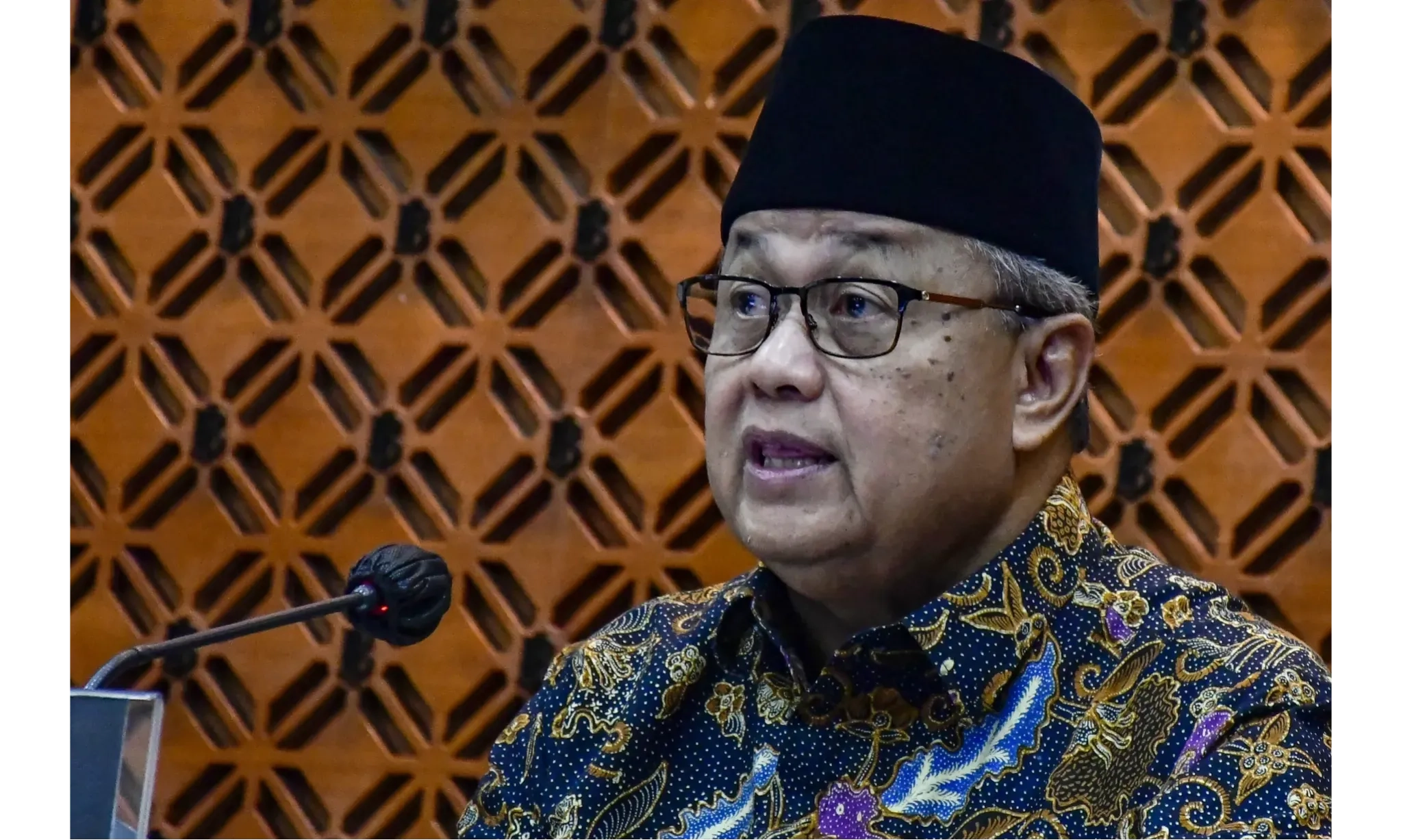 <p id="isPasted">Gara-Gara Trump, Pertumbuhan Kredit Perbankan Diramal Tak Sesuai Target BI</p>