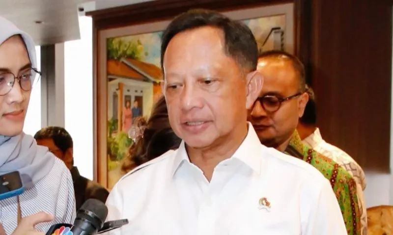 <p>Mendagri Buka Peluang Revisi UU Ormas: Banyak Ormas Kebablasan</p>