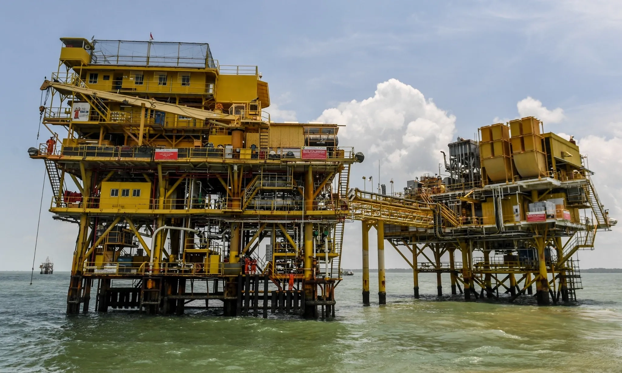 <p id="isPasted">Prima Energy Serahkan Hak Partisipasi WK Northwest Natuna Ke BUMD</p>