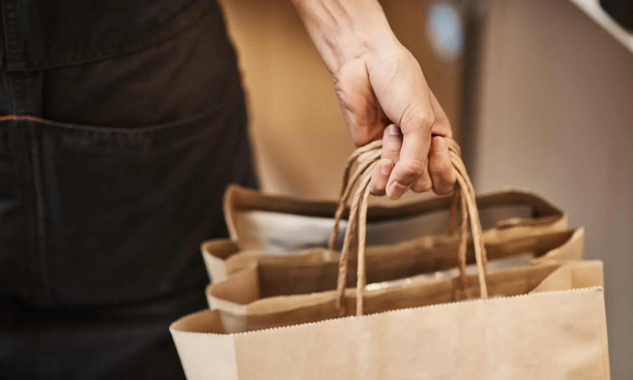 <p>Kemenlu Imbau WNI Yang Buka Jastip Berhati-hati</p>