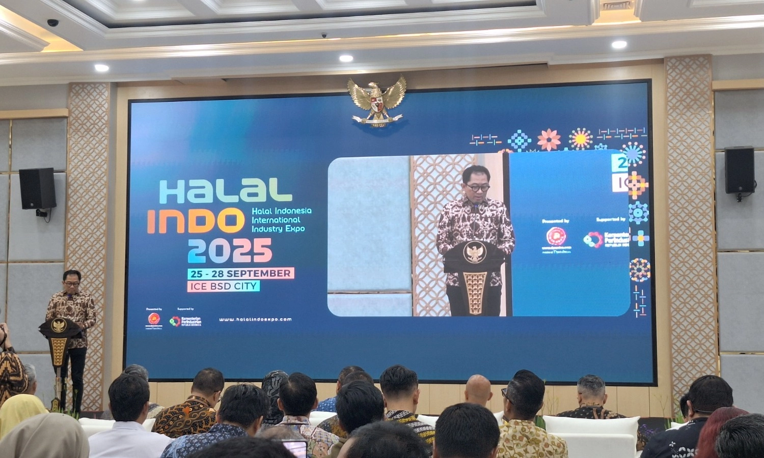 <p id="isPasted">Kalah dari Thailand dan Korea, Kemenperin Akui Branding Produk Halal RI Masih Minim</p>