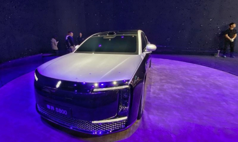 <p>Maextro S800, Mobil Listrik Mewah Kolaborasi Huawei Dan JAC</p>