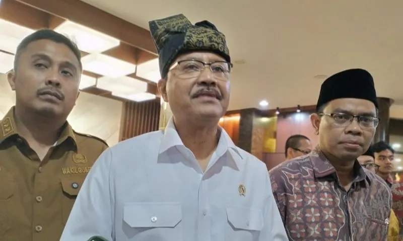 <p>Mensos Minta Kepala Daerah Awasi Rekrutmen Sekolah Rakyat</p>