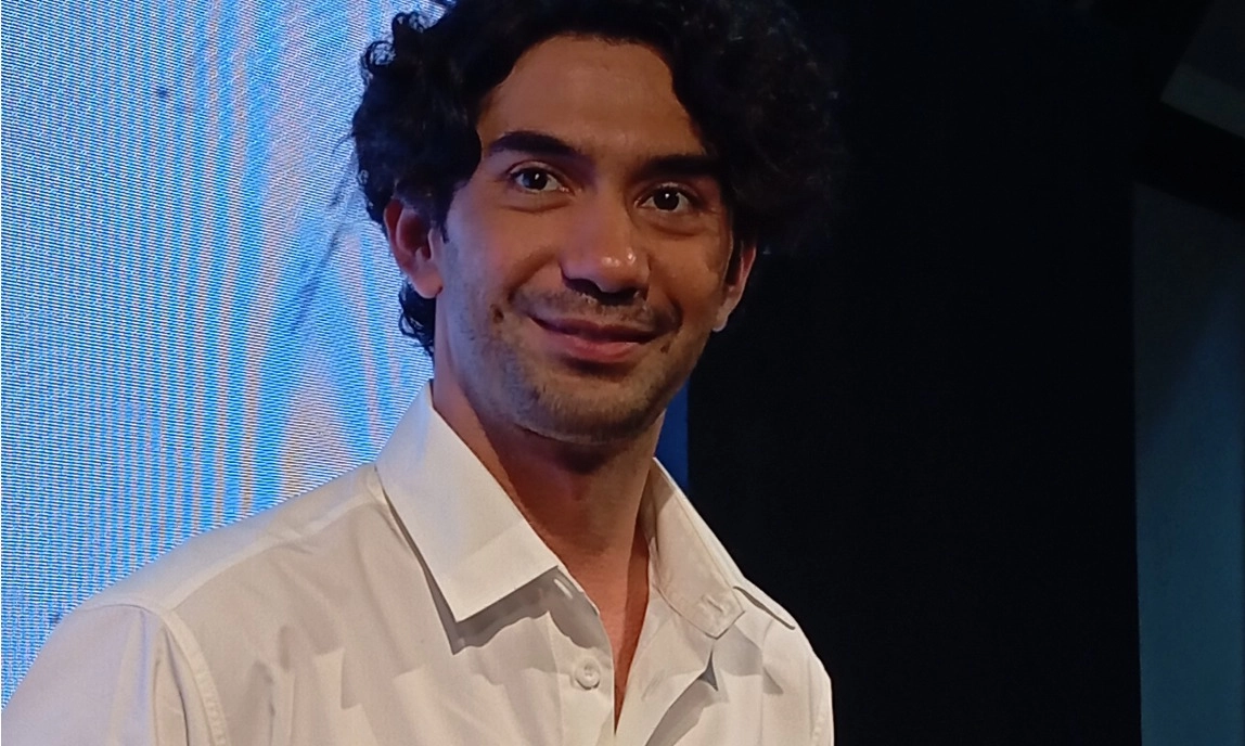 <p>Reza Rahadian Berdialog dengan Habibie hingga Bossman dalam Pertunjukan Monolog</p>