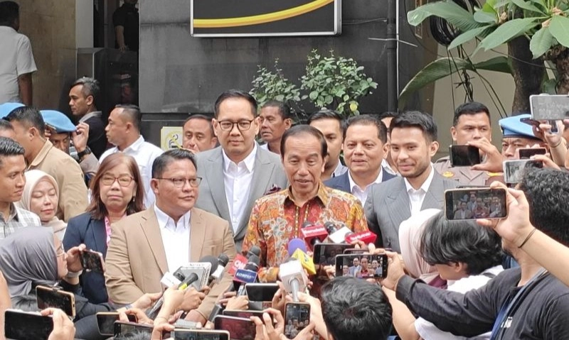 <p>Jokowi Izinkan Penyidik Periksa Ijazahnya</p>