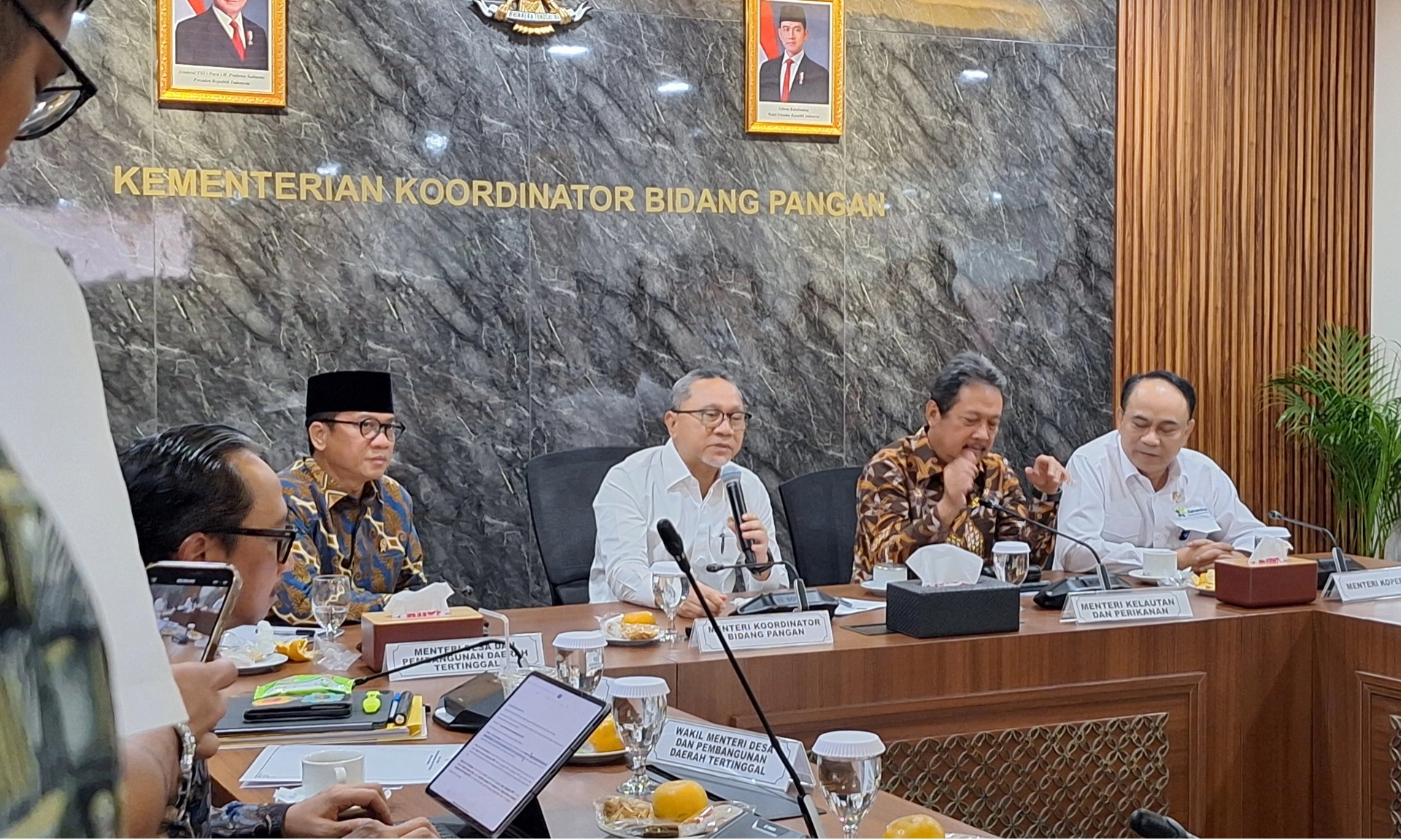 <p>Zulhas Pastikan Himbara Kucurkan Rp5 M Untuk Setiap Kopdes Merah Putih</p>