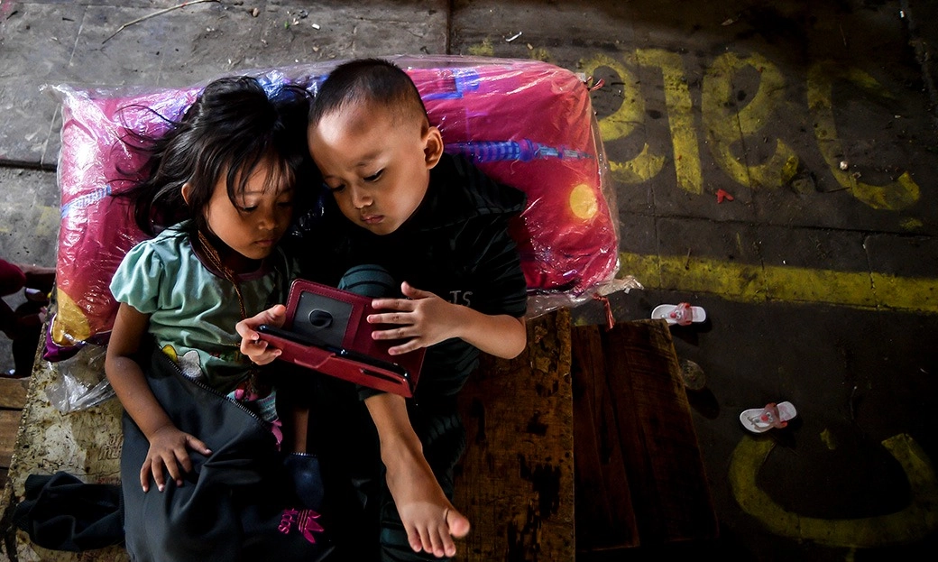 <p>Siswa Di Purwakarta Dilarang Gunakan Ponsel Di Sekolah</p>