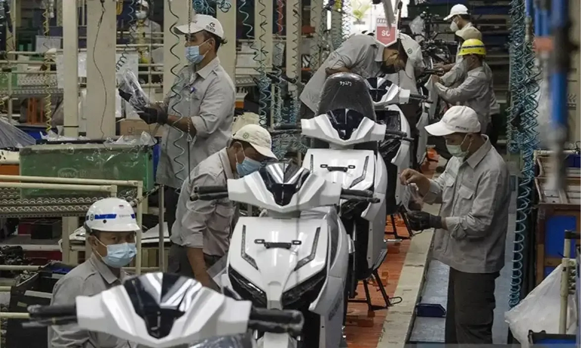 <p id="isPasted">PMI Manufaktur Indonesia Terkontraksi Tajam Jadi 46,7</p>