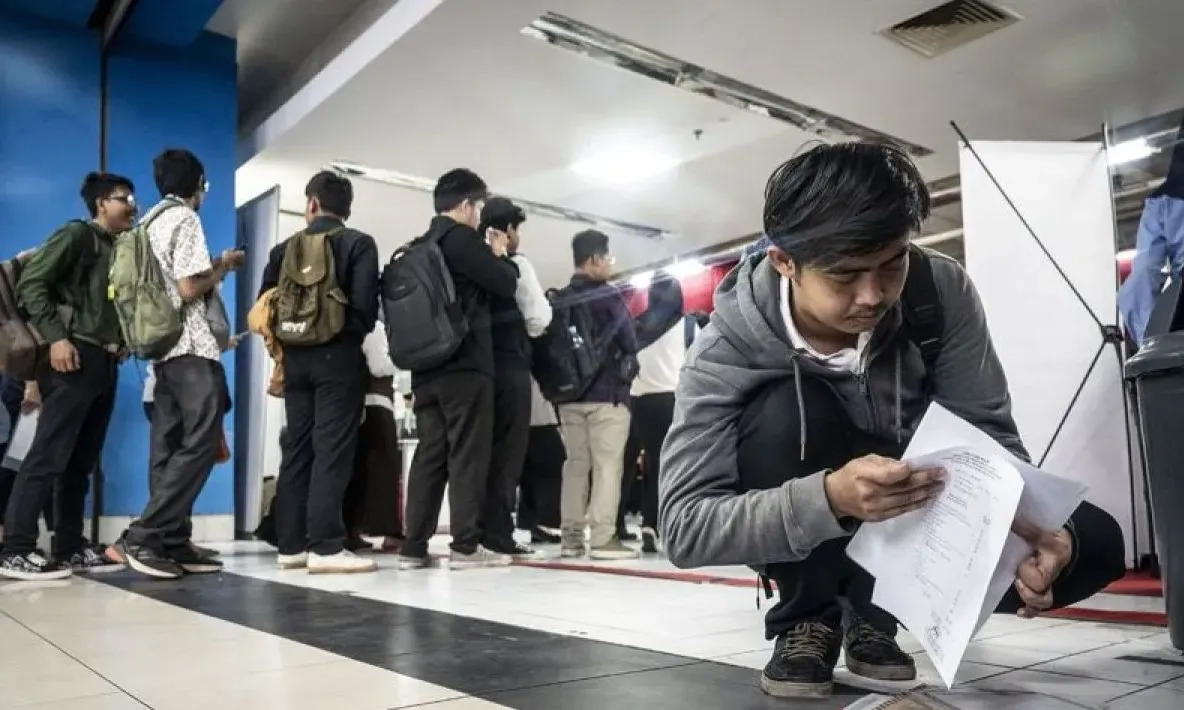 <p>Sambil Kurangi PHK, Menaker Dorong Satgas PHK Fokus Perbanyak Lowongan</p>