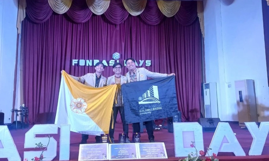 <p>Jembatan Ramah Lingkungan Mahasiswa UGM Juara Fondasi Steel Bridge Competition 2025</p>