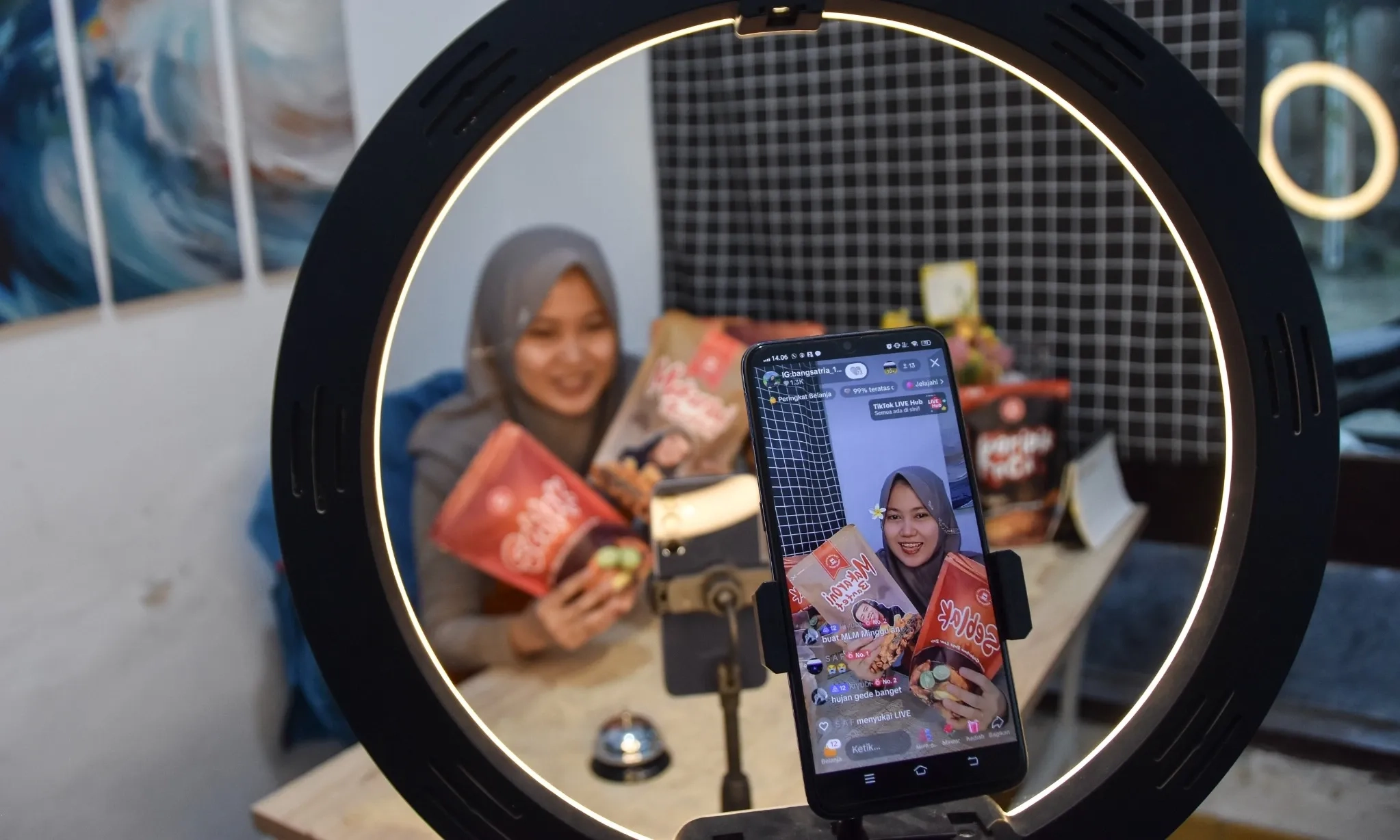 <p id="isPasted">ADB Dorong Pemerintahan Di Asia Pasifik Perkecil Kesenjangan Digital</p>