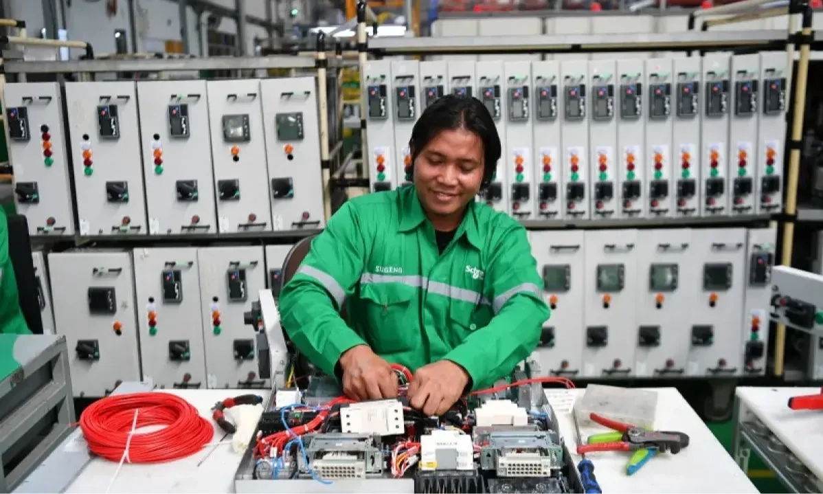 <p id="isPasted">Pengamat Sebut Indonesia Harus Tingkatkan Keterlibatan Di Rantai Pasok Global</p>