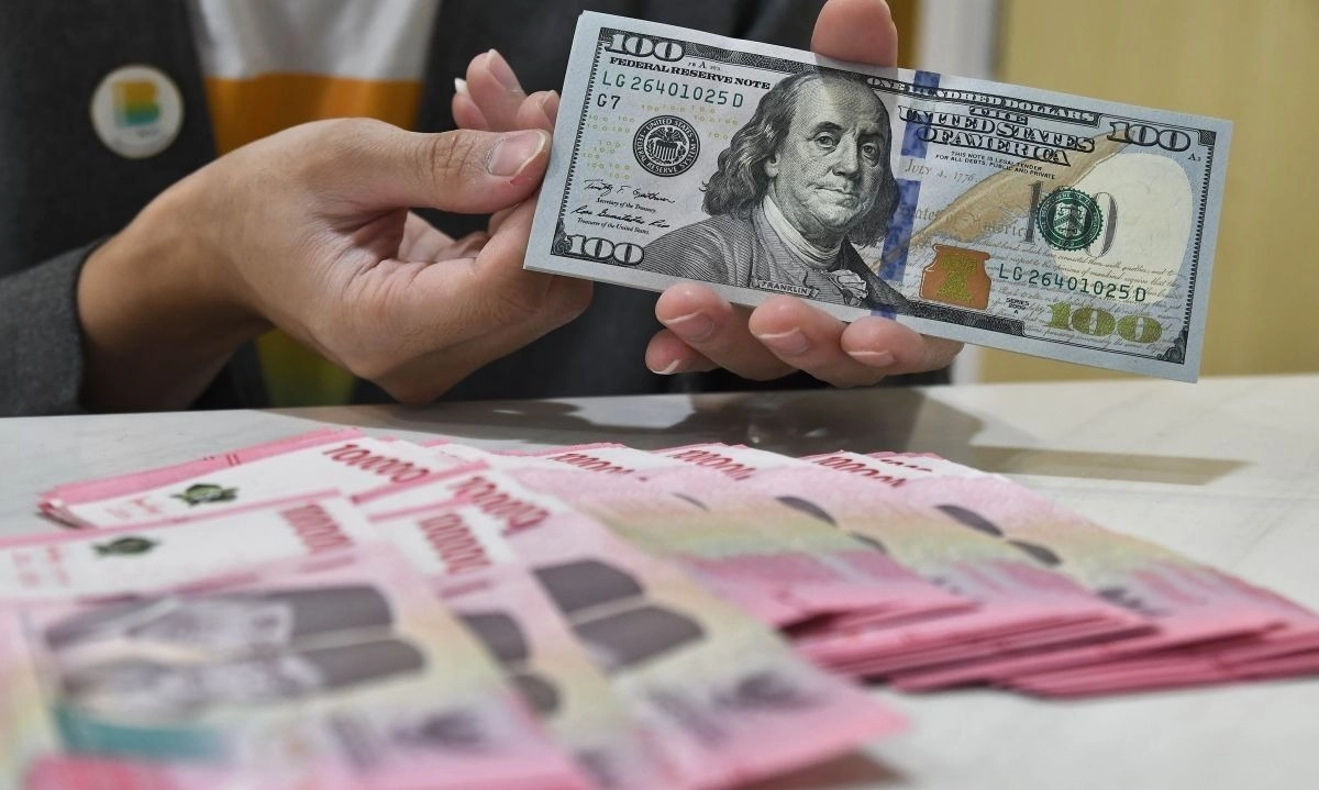 <p>Ekspektasi Pemangkasan Suku Bunga Fed Redup, Rupiah Tertekan</p>