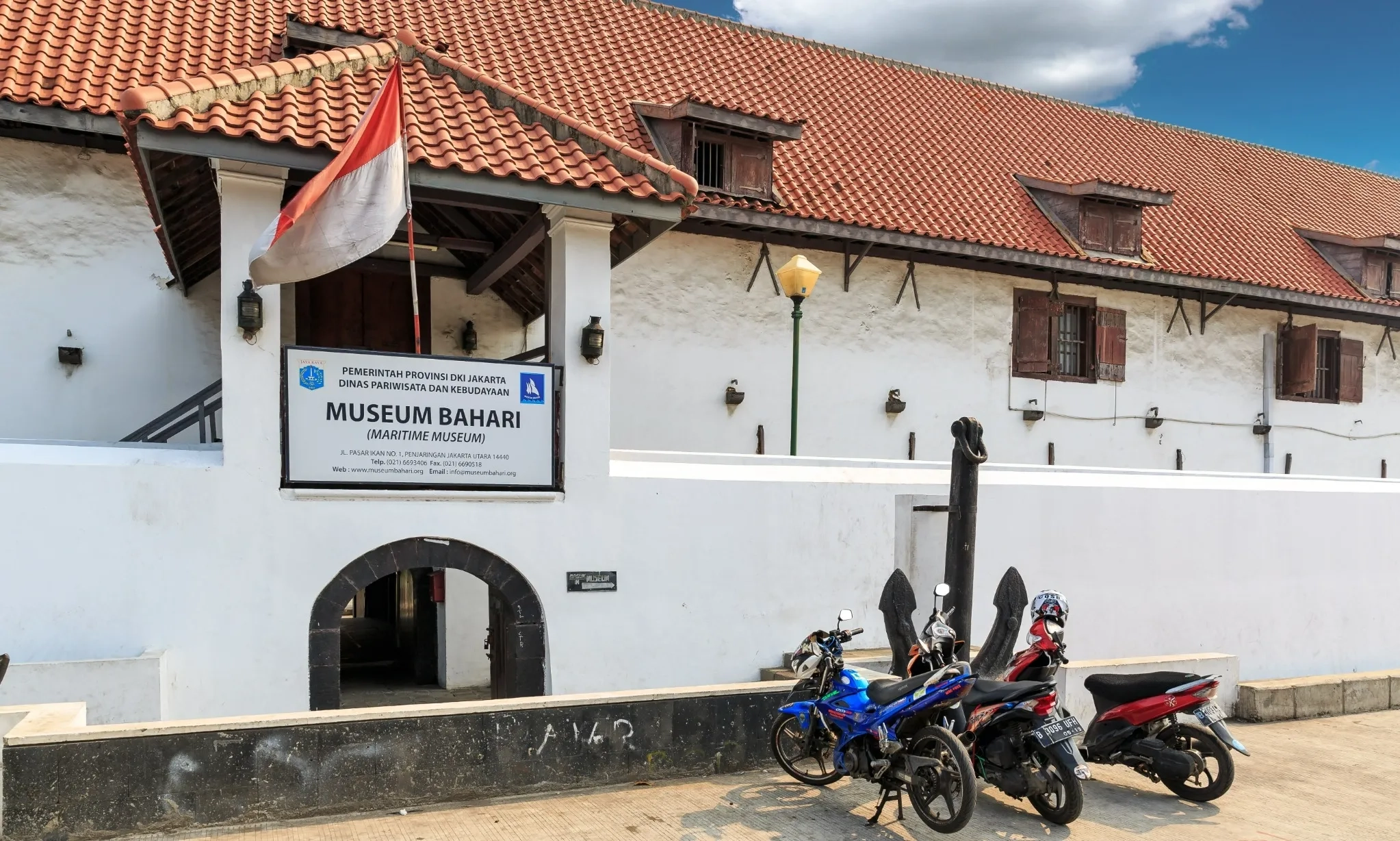 <p>Bekas Gedung Rempah VOC Uji Coba Buka Malam Hari</p>