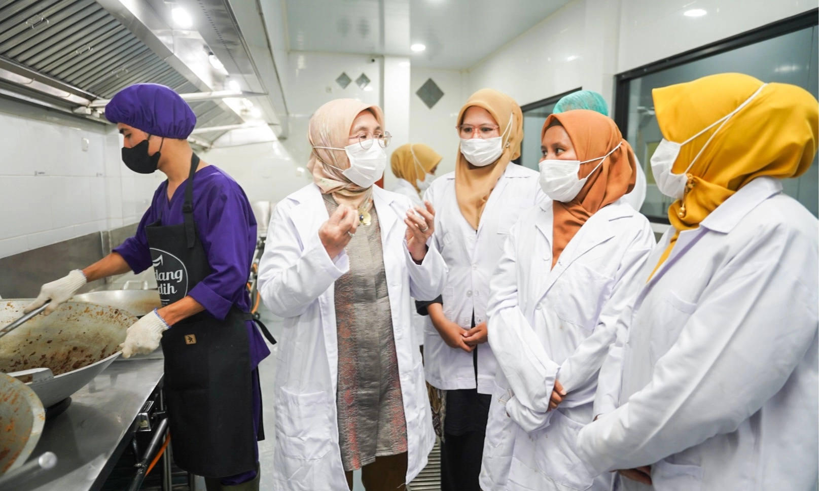 <p id="isPasted">Begini Upaya Kemenperin Dorong Industri Rendang</p>