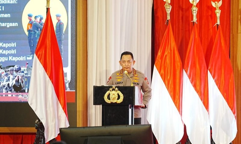 <p>Kapolri Pastikan Tidak Tebang Pilih Berantas Premanisme</p>