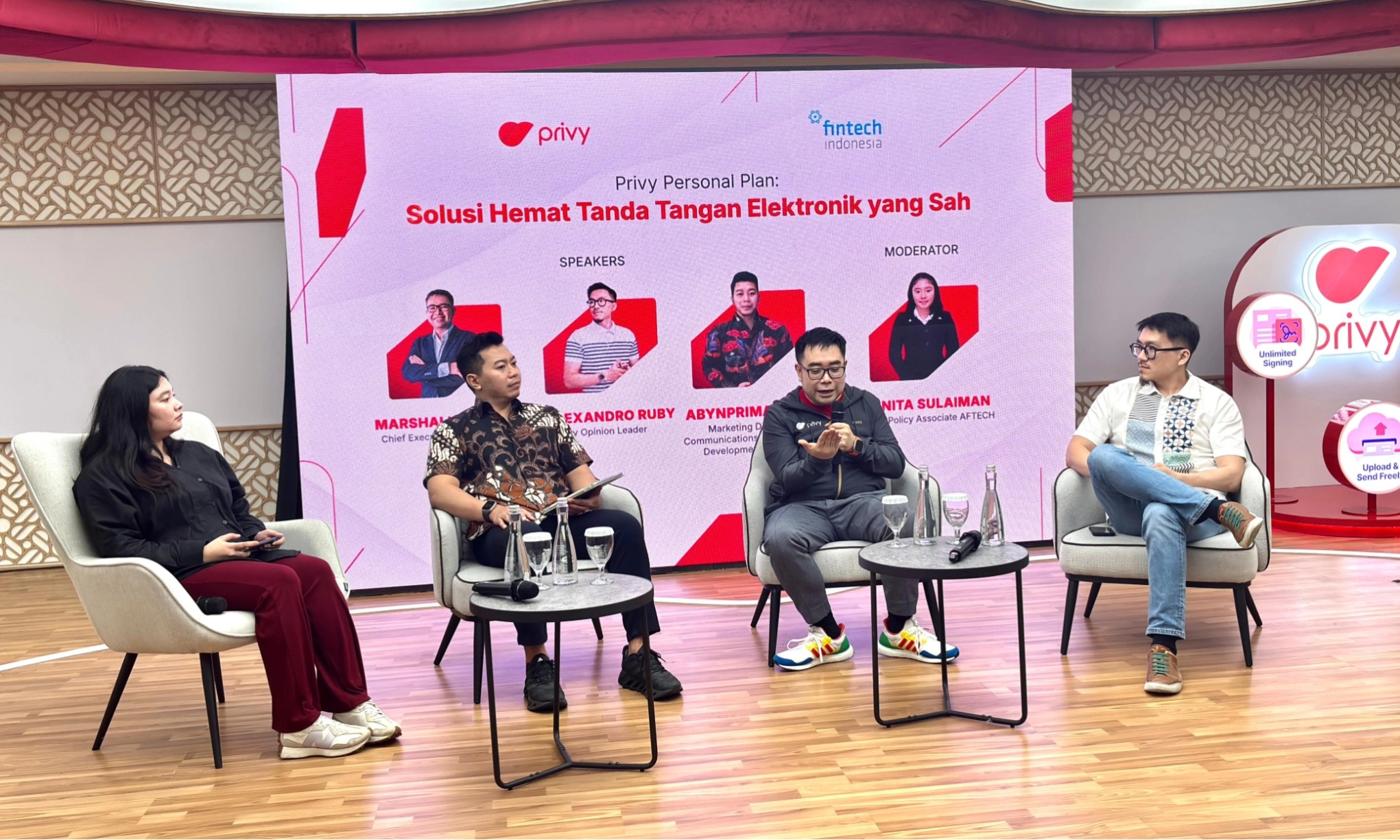 <p id="isPasted">AFTECH Ungkap Perkembangan Sekaligus Tantangan Transaksi Digital Di Indonesia</p>