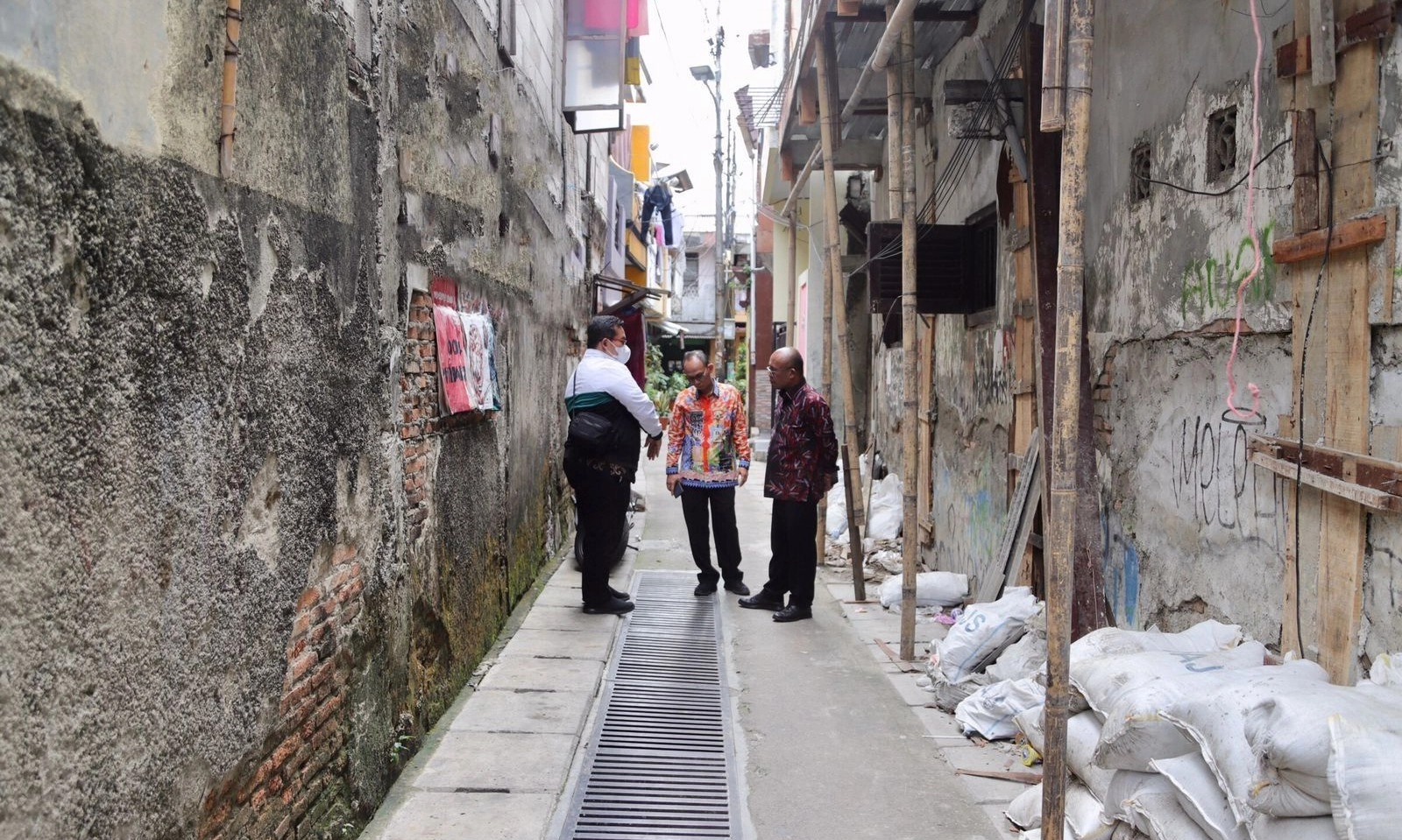 <p>Gubernur Pramono Perbaiki 55 RW Kumuh di Jakarta</p>