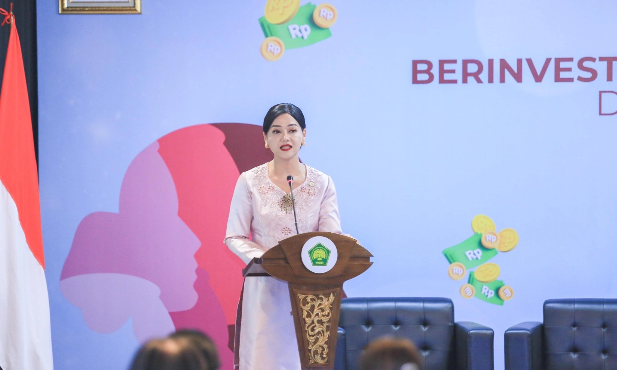 <p id="isPasted">Genjot Kesejahteraan Keluarga, OJK: Perempuan Perlu Teredukasi Keuangan</p>