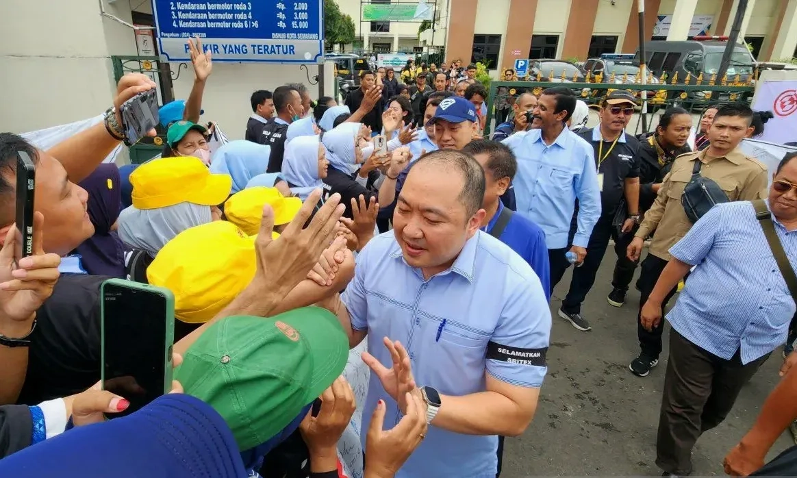 <p dir="ltr" id="isPasted">Bos Sritex Ditangkap, Kapan Saham SRIL <em>Delisting</em>?</p>