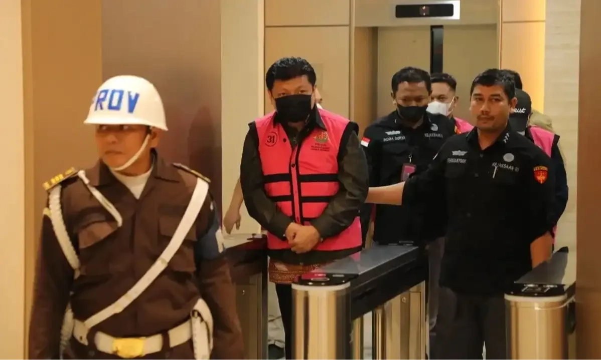 <p id="isPasted">Dirut PT Sritex Diduga Korupsi, Bank BJB dan Bank DKI Buka Suara</p>