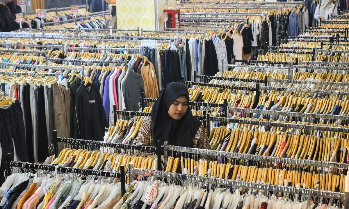 <p dir="auto" id="isPasted">Kredit Tumpul, Ekonom Pertanyakan Dampak Pemangkasan BI-Rate</p>