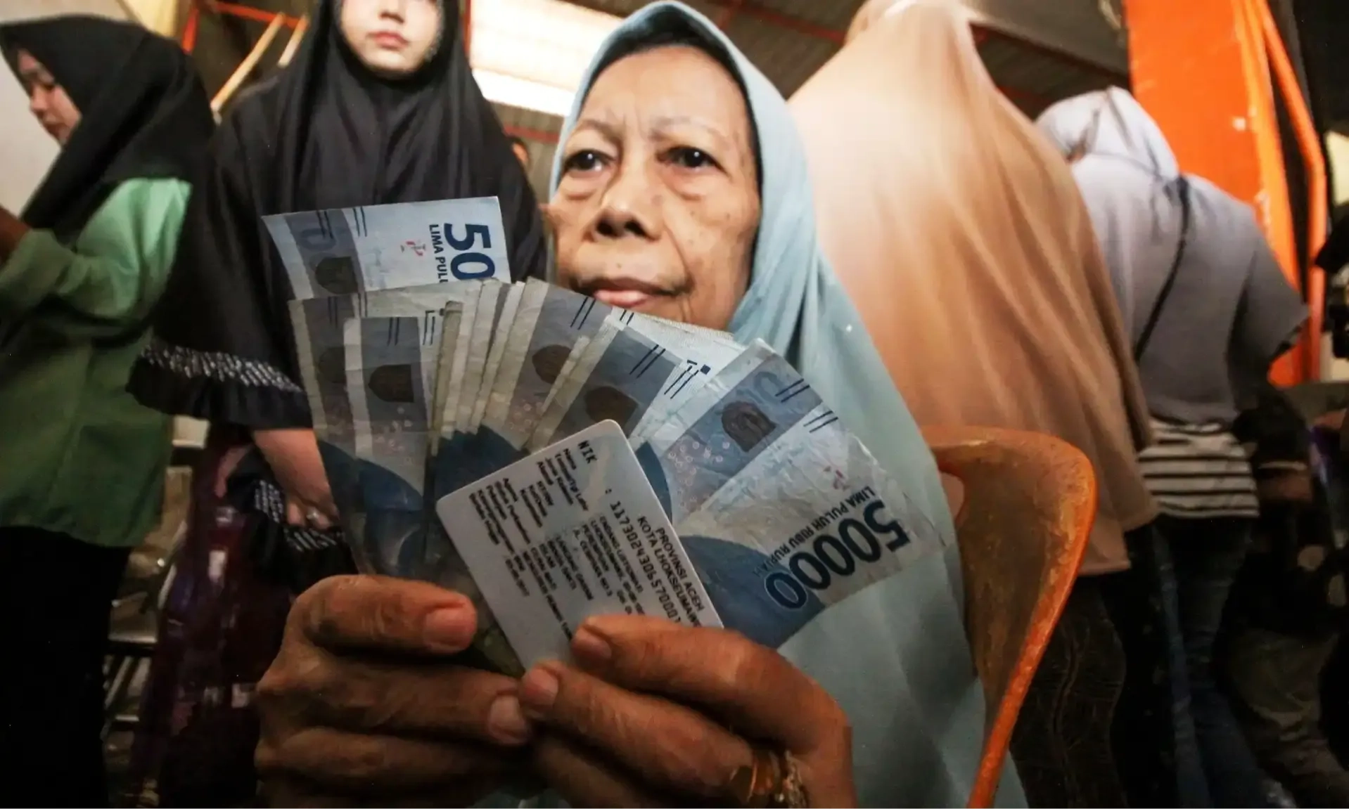 <p id="isPasted">Kemenkeu: Belanja Bansos Rp43,6 T Hingga April 2025</p>