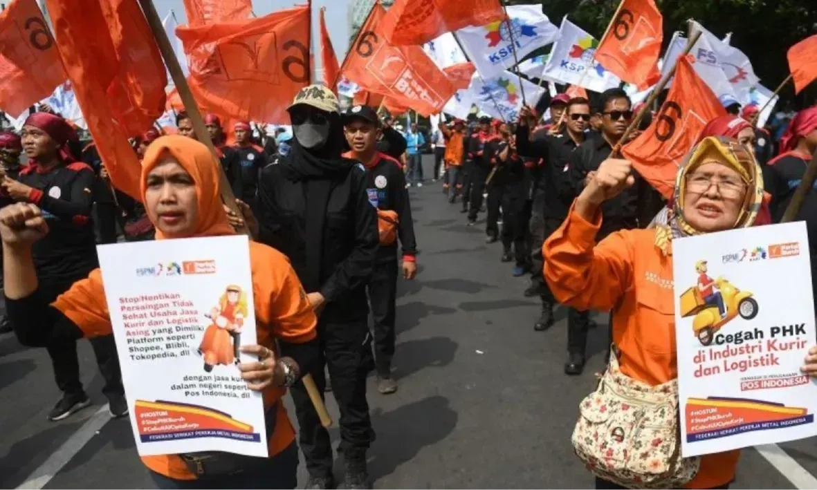 <p id="isPasted">Ekonom Nilai Penghapusan Batas Usia Kerja Solusi Di Tengah PHK</p>