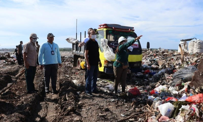 <p>Gubernur Bali Bakal Jelaskan TPA Suwung Ke Menteri LH&nbsp;</p>