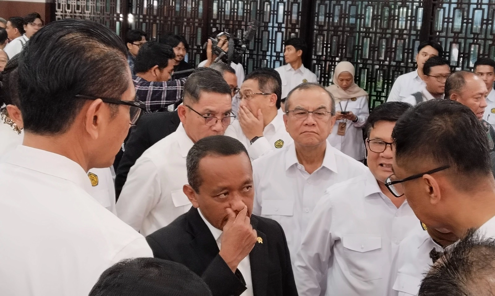 <p id="isPasted">Bahlil Beberkan Alasan Belum Tercapainya Target Bauran EBT RI</p>