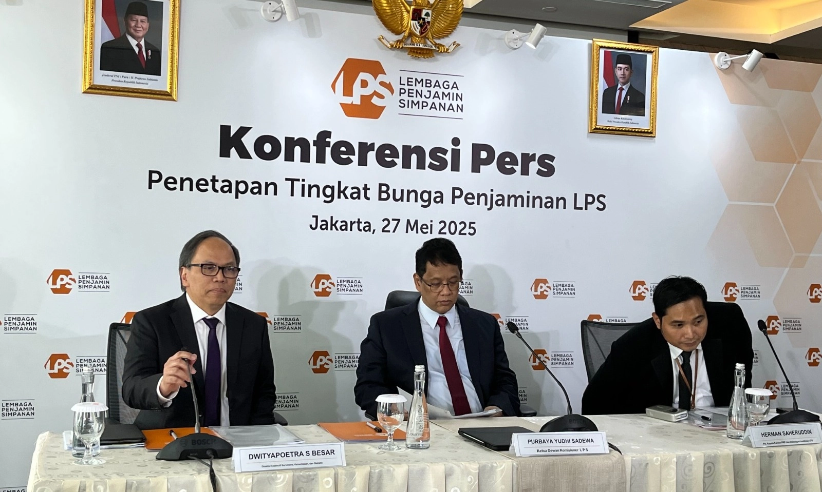 <p id="isPasted">LPS Turunkan Tingkat Bunga Penjaminan 25 bps</p>