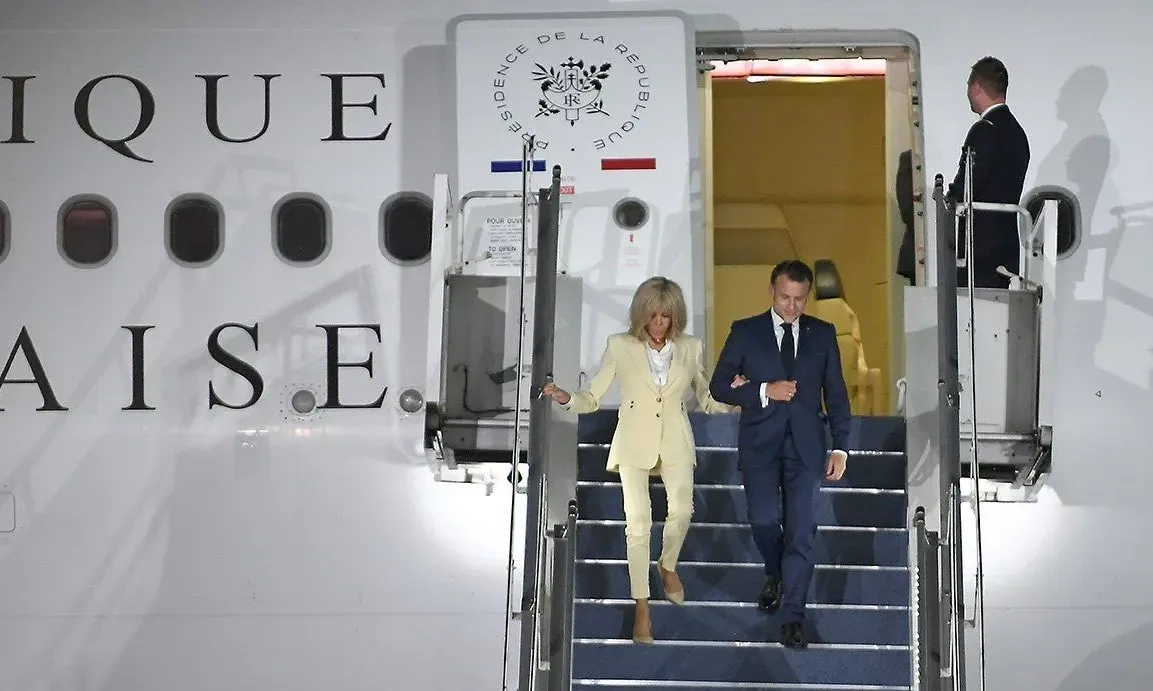 <p>Presiden Macron Senang Kembali Kunjungi Indonesia&nbsp;</p>