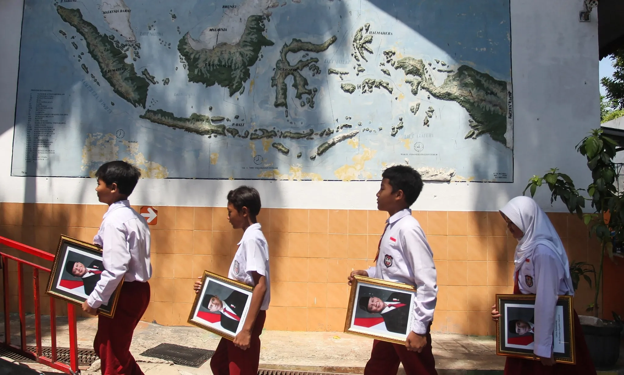 <p>Amnesty Indonesia Ingatkan Pemerintah Segera Gratiskan SD dan SMP Swasta &nbsp;&nbsp;</p>