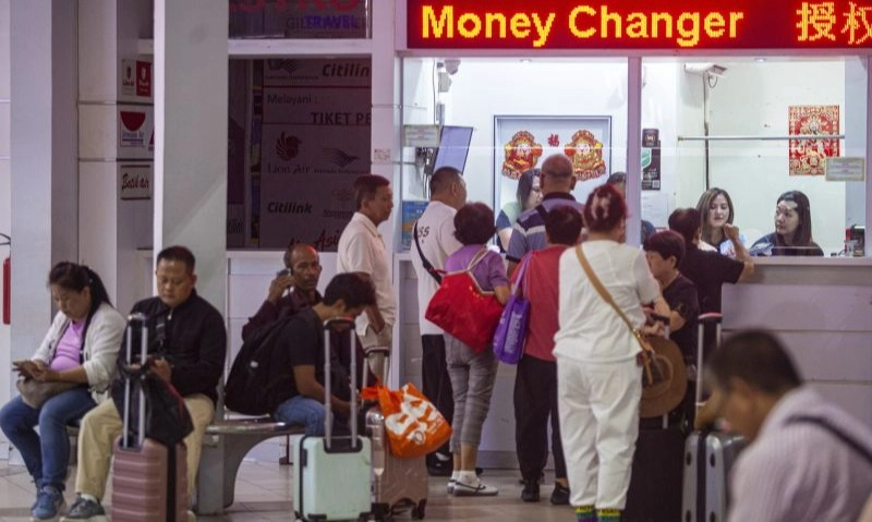 <p>Batam Waspada Masuknya Covid-19 Dari Singapura</p>