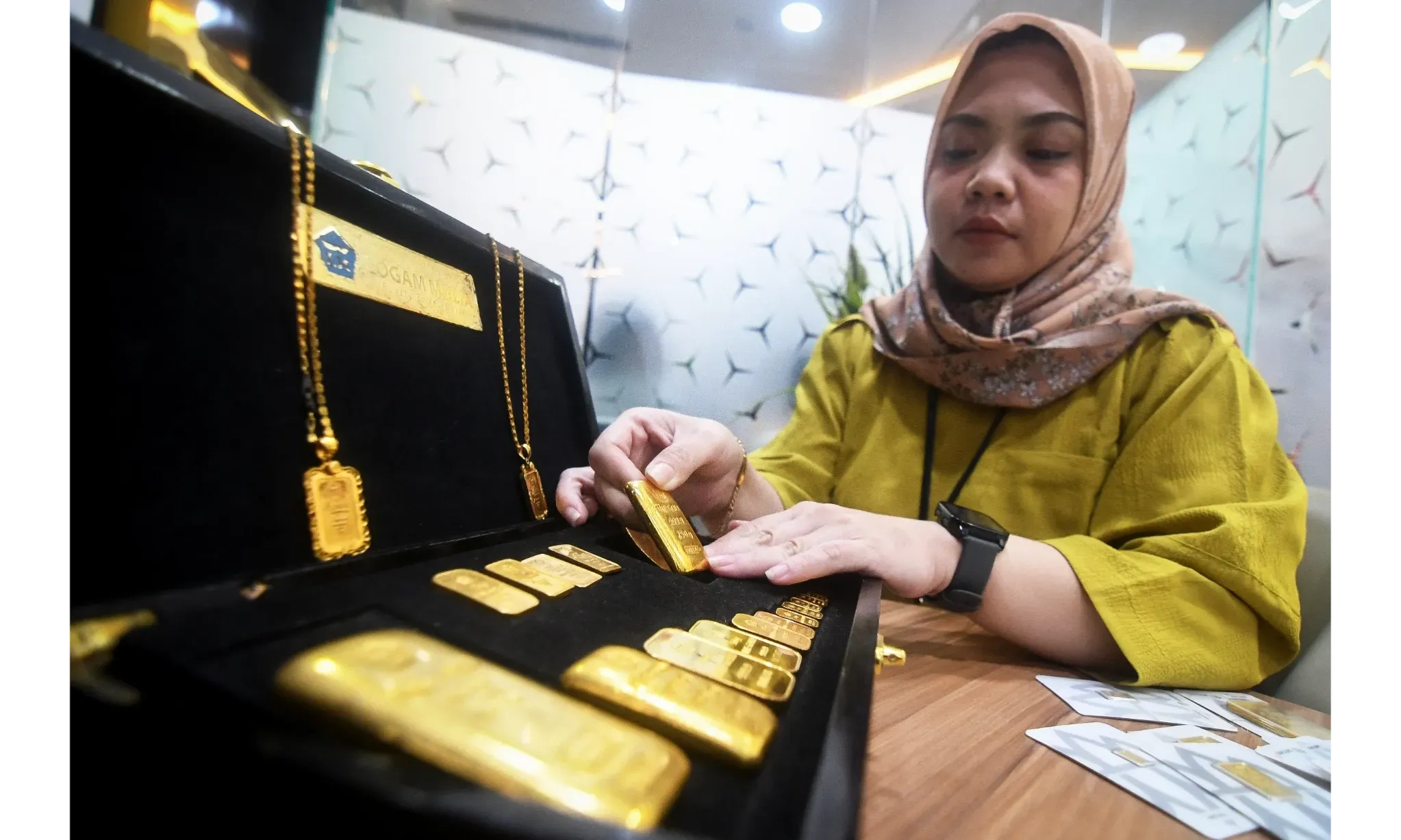 <p id="isPasted">Harga Emas Antam 31 Mei 2025 Turun Rp12.000 Jadi Rp1.888.000 Per Gram</p>