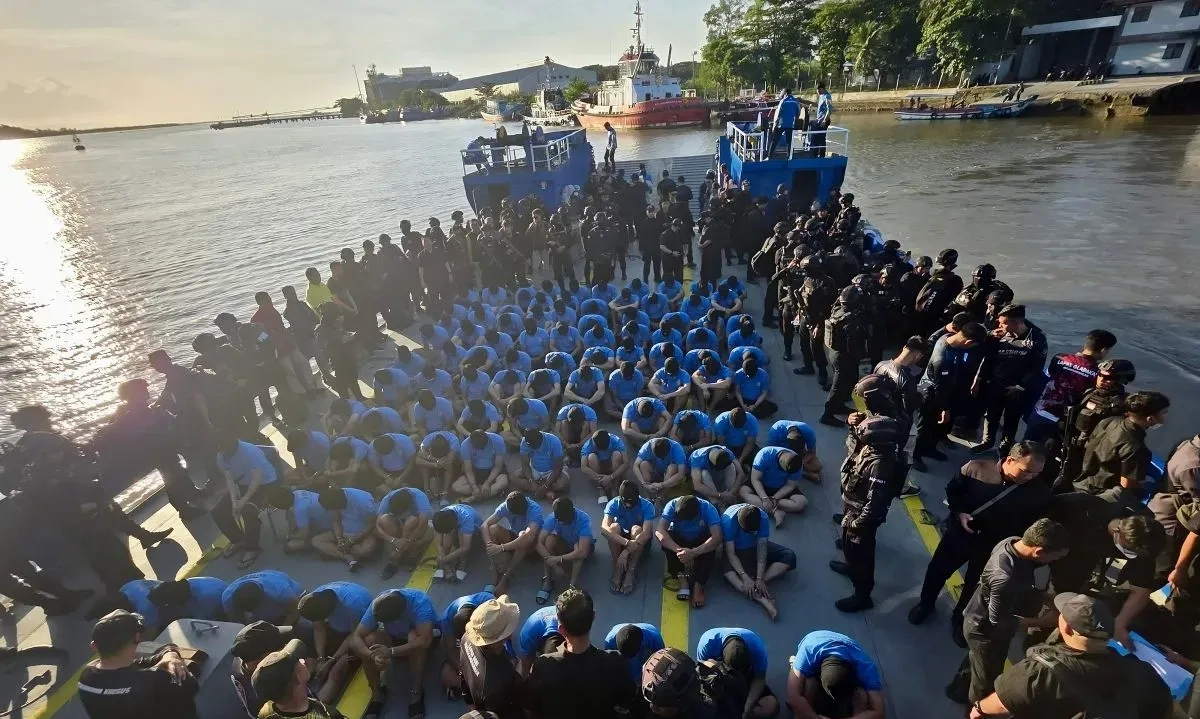 <p>100 Napi Berisiko Tinggi Dipindahkan ke Nusakambangan</p>