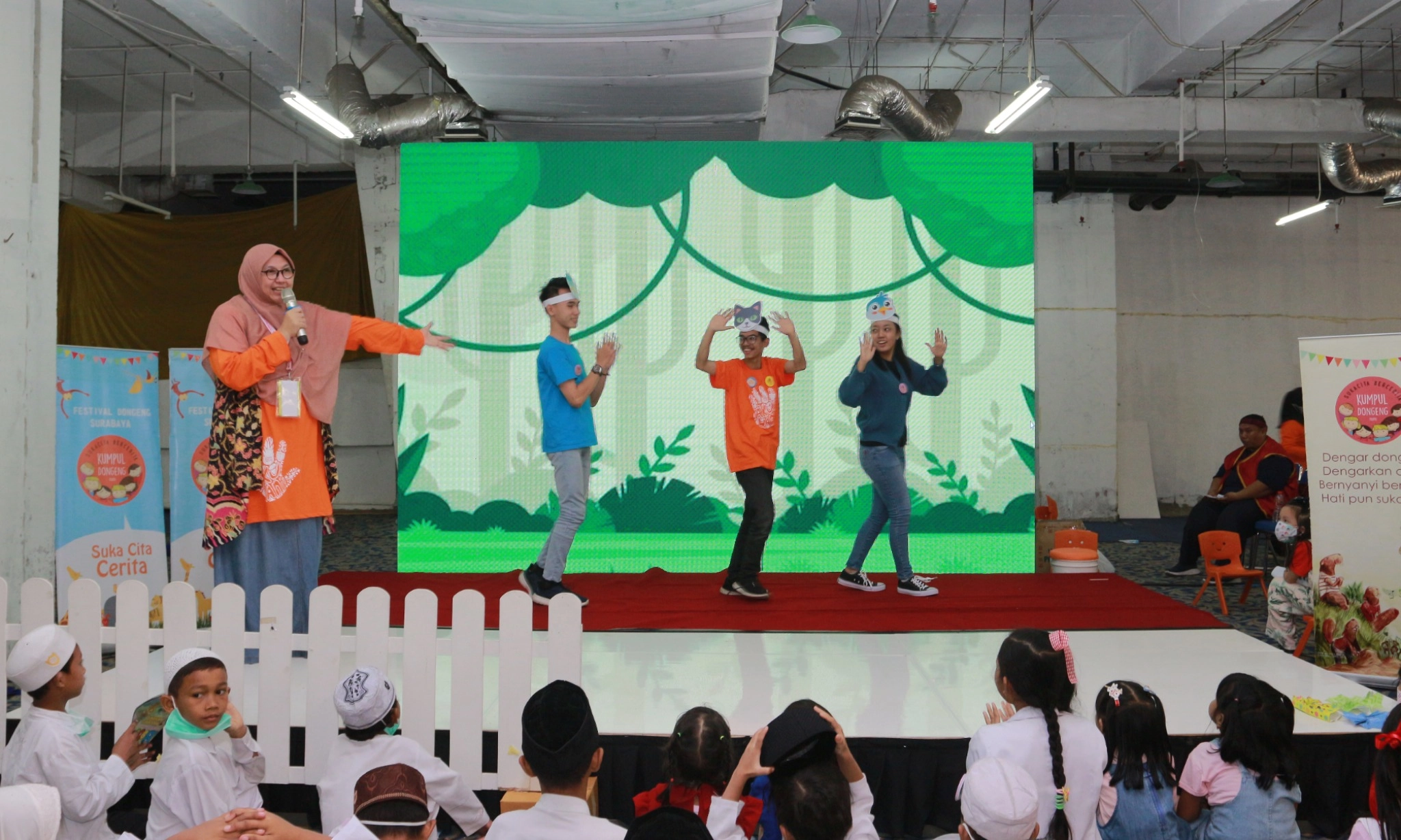 <p>Dongeng Isyarat Untuk Anak Tuli</p>