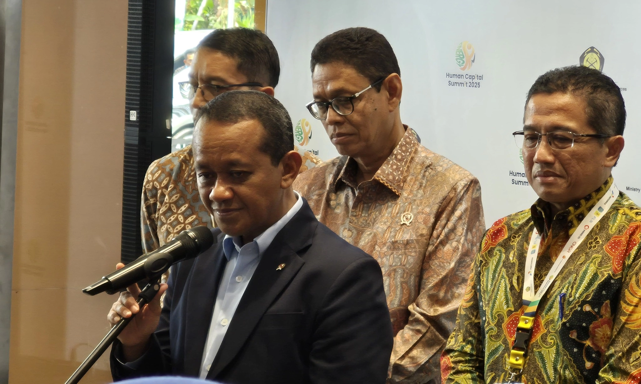 <p>Bahlil Tepis Anggapan Susah Cari Kerja, Sektor ESDM Sediakan 6,2 Juta Lapangan Kerja</p>