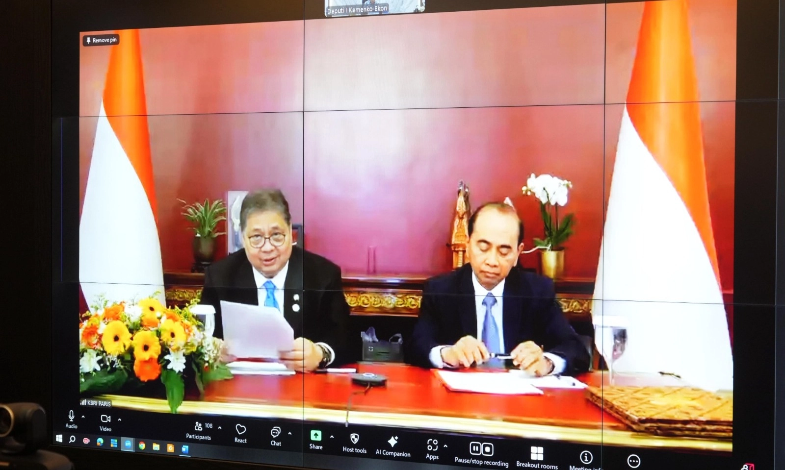 <p id="isPasted">Airlangga Ungkap 80% Standar Regulasi RI Sudah Sejalan OECD</p>