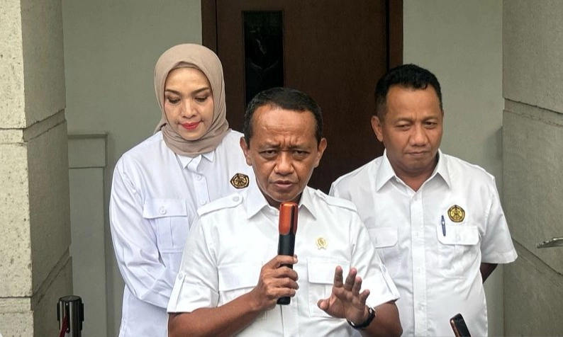 <p id="isPasted">Bahlil Hentikan Sementara Operasional PT Gag Nikel Di Raja Ampat</p>