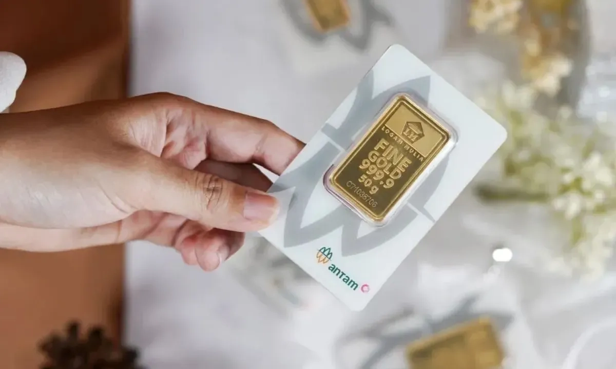 <p id="isPasted">Emas Antam 7 Juni Kembali Ambles Jadi Rp1,904 Juta Per Gram</p>
